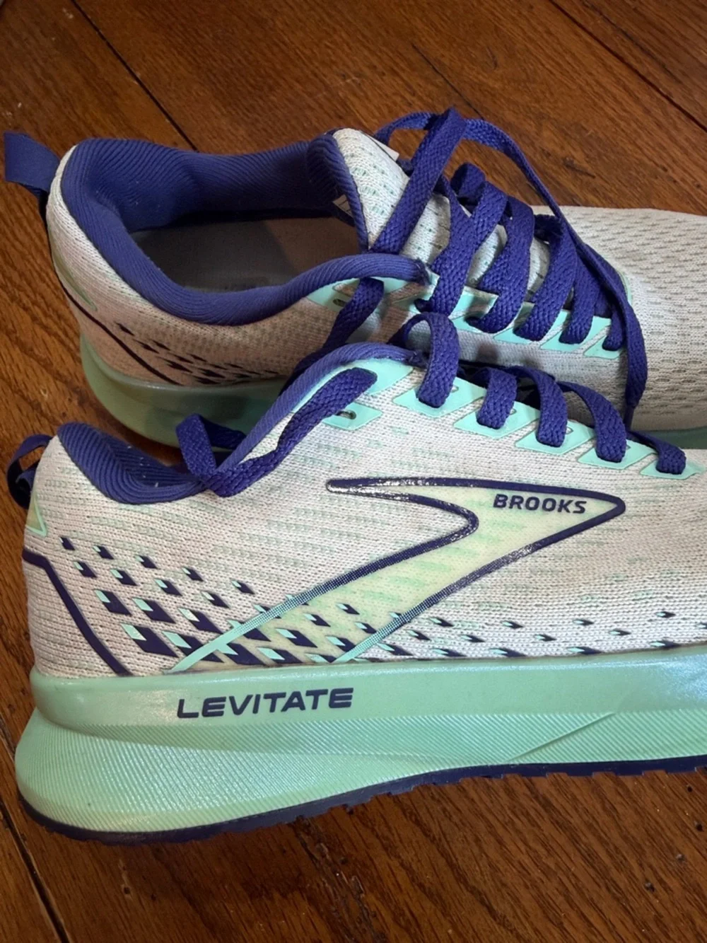 Brooks Levitate Running Shoes in Mint Green & Navy - Picture 7 of 7